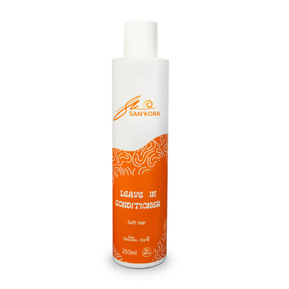 Leave-in conditioner San'Kora pour hydrater, assouplir et faciliter le coiffage des cheveux crépus, bouclés, frisés et ondulés.
